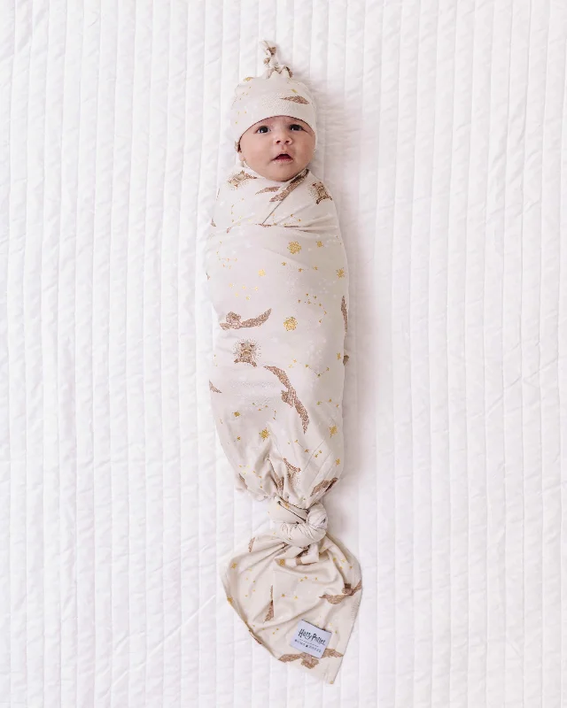 Harry Potter™ Hedwig’s Flight Swaddle + Beanie Kit